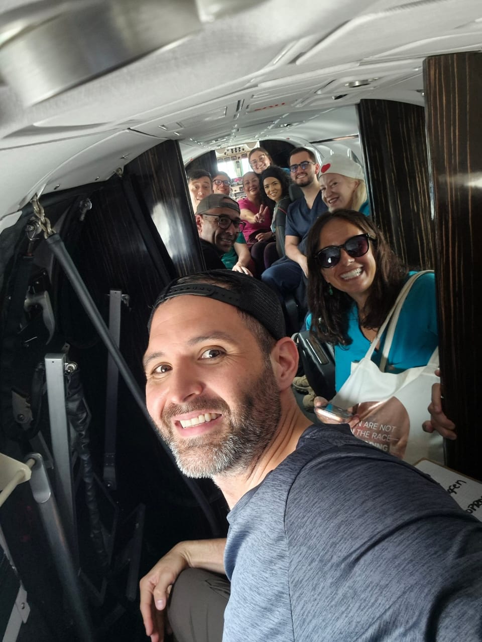 Equipo viajando hacia una misión